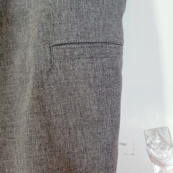 Mens PGA Tour Golf Shorts Gray Size says 42 but waist measures 39 - Picture 3 of 7